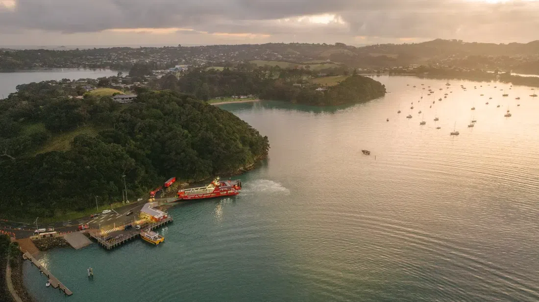 Isla Gran Barrera (Aotea) — Ferry SeaLink, Auckland